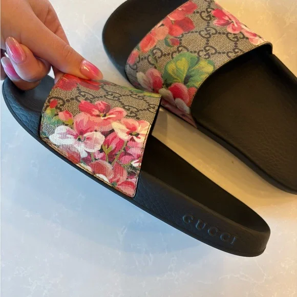 Gucci Black Floral Slide Sandals - Picture 2 of 2